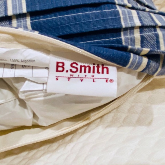 S14-Tuxedo Pleat Blue & White Oblong Accent Pillow - Picture 7 of 8